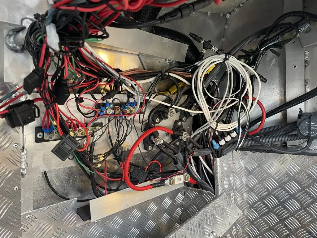 Dårlig utført 12V anlegg batteri i båt