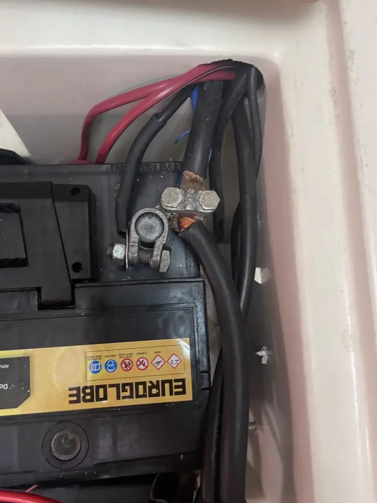 Batteri installasjon i fritidsbåt