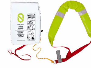 Hvit Ocean Safety MOB-slynge med gul flytevest og 36 meter line vist mot svart bakgrunn.