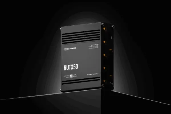 Teltonika RUTX50 industriell 5G router – front- og sideprofil