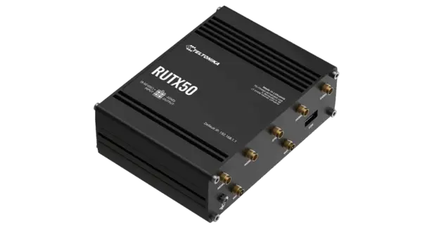RUTX50 bakside med 5 Gigabit Ethernet-porter og antennetilkoblinger