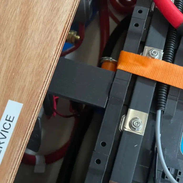 3D printed battery case support - Sikkerhet Om Bord