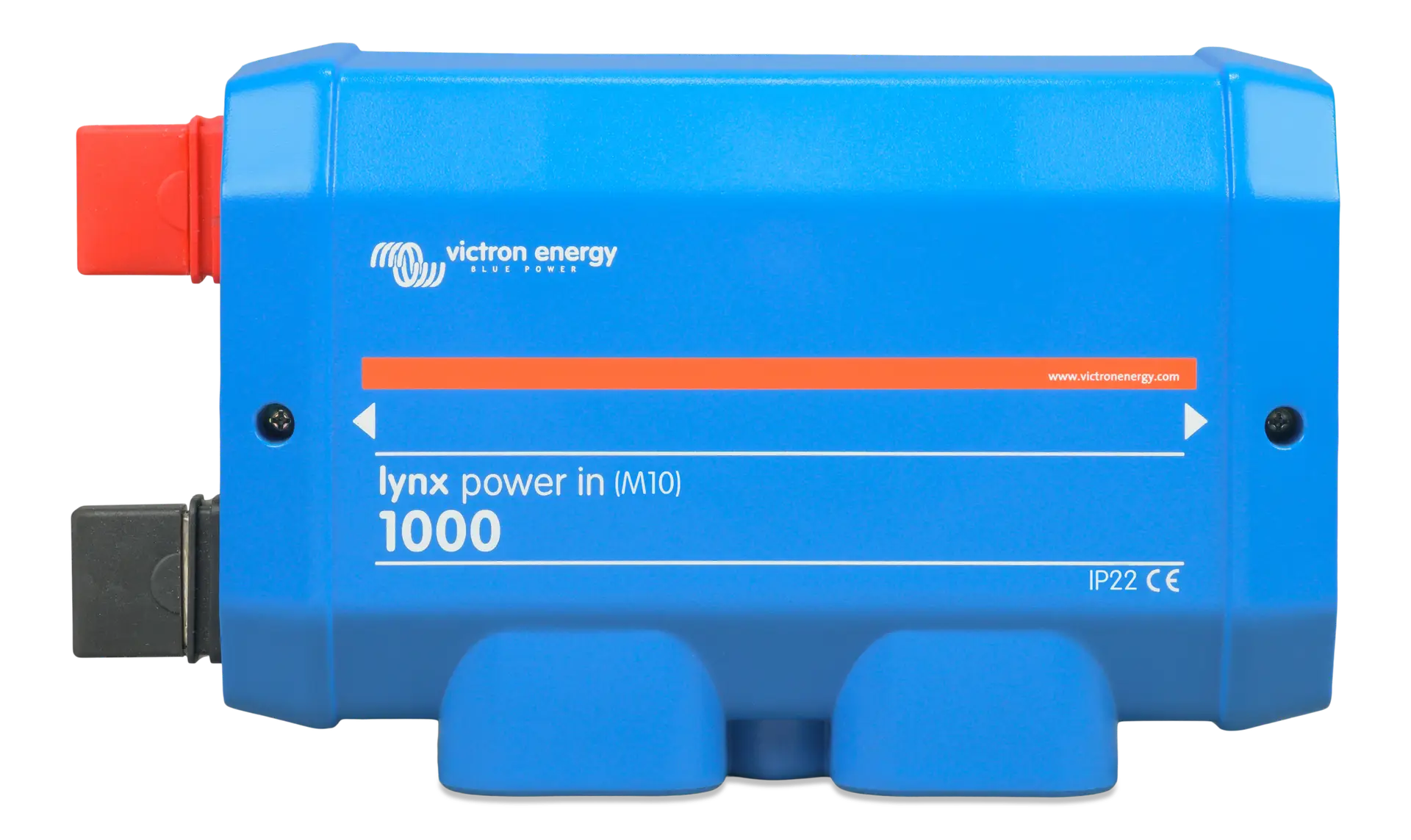 Victron Lynx Power In DC-strømskinne montert med batterikabler i et maritimt el-anlegg.