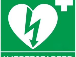Etterlysende hjertestarterskilt 15x15 cm med ILCOR-symbol